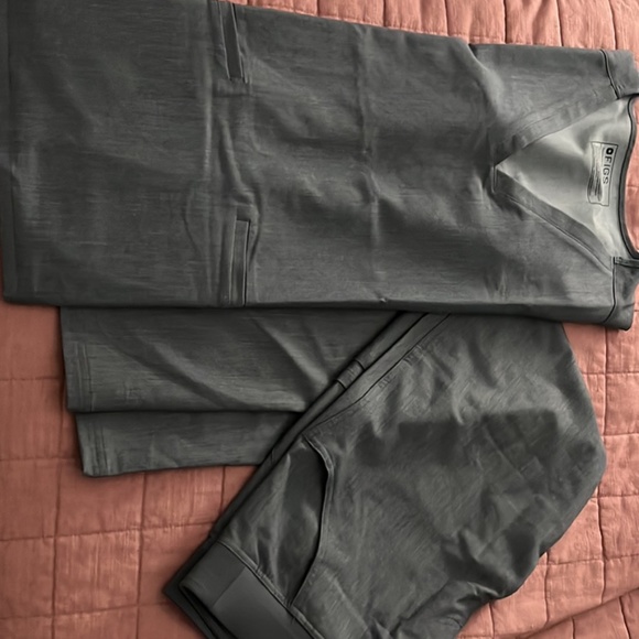 FIGS scrubs - Picture 2 of 2